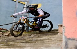 Türkiye’de Bir İlk Gerçekleşti Urban Downhill Yarışı Bursa’da Tarihe Geçti!