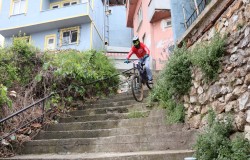 Türkiye’de Bir İlk Gerçekleşti Urban Downhill Yarışı Bursa’da Tarihe Geçti!