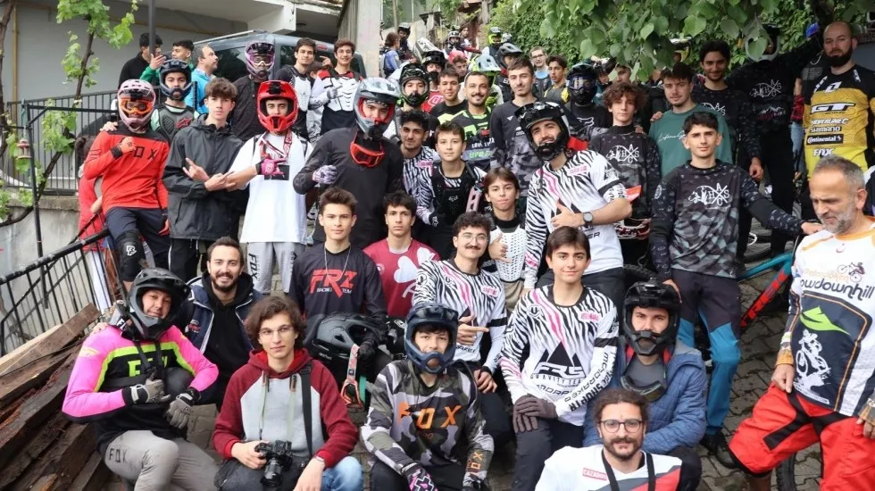 Türkiye’de Bir İlk Gerçekleşti Urban Downhill Yarışı Bursa’da Tarihe Geçti!